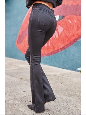 SPANX Pull on Jean Flares. Size Small Petite. 32”inseam.